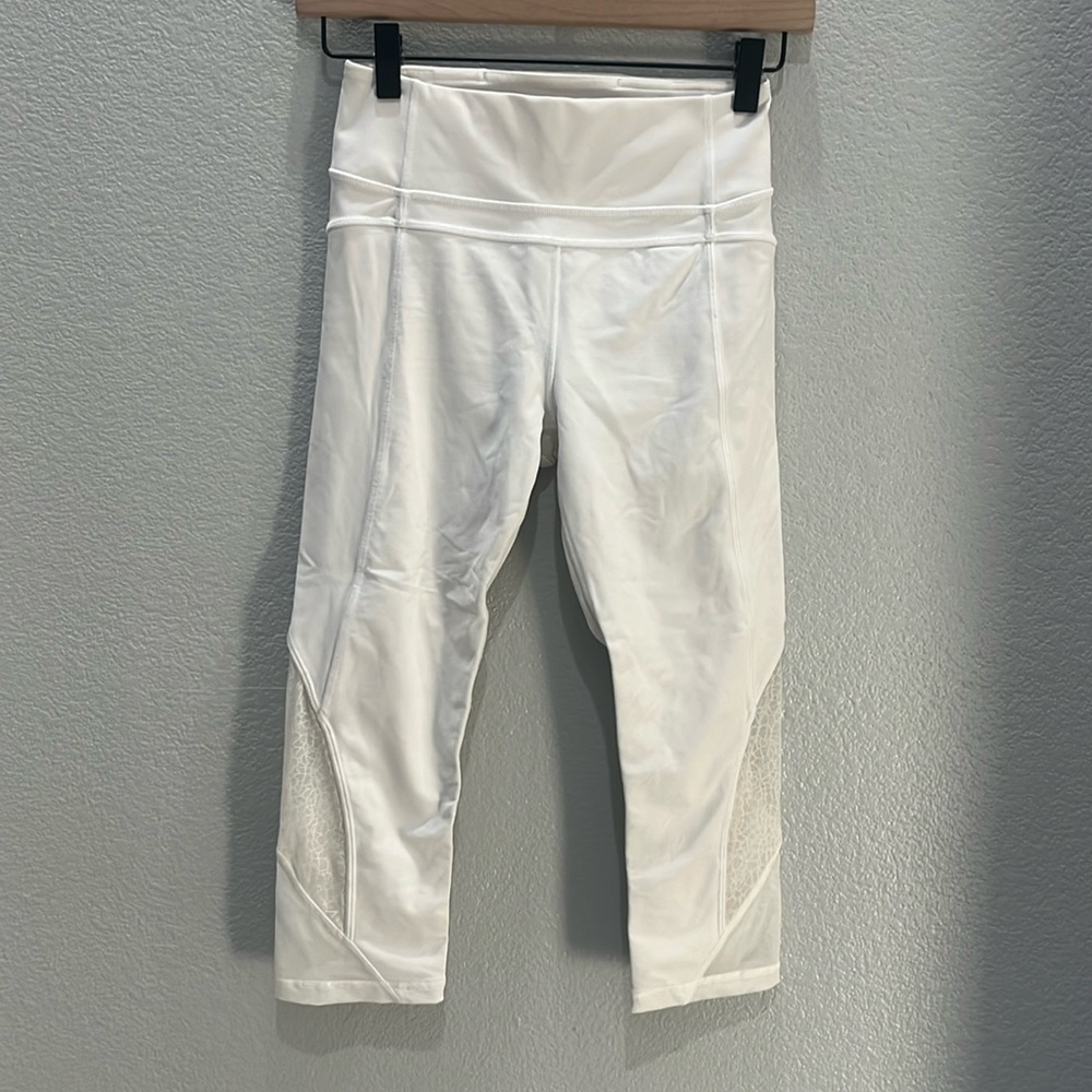 Lululemon white cropped leggings size 4